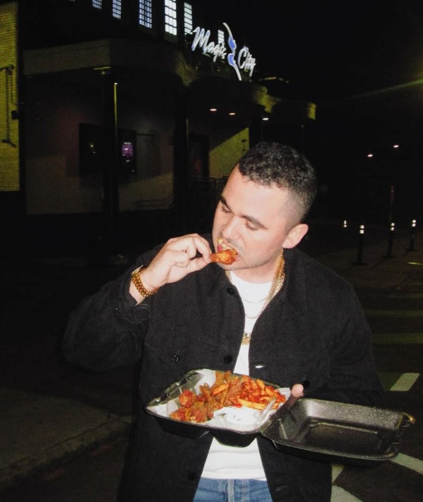 Atlanta living with gold chain